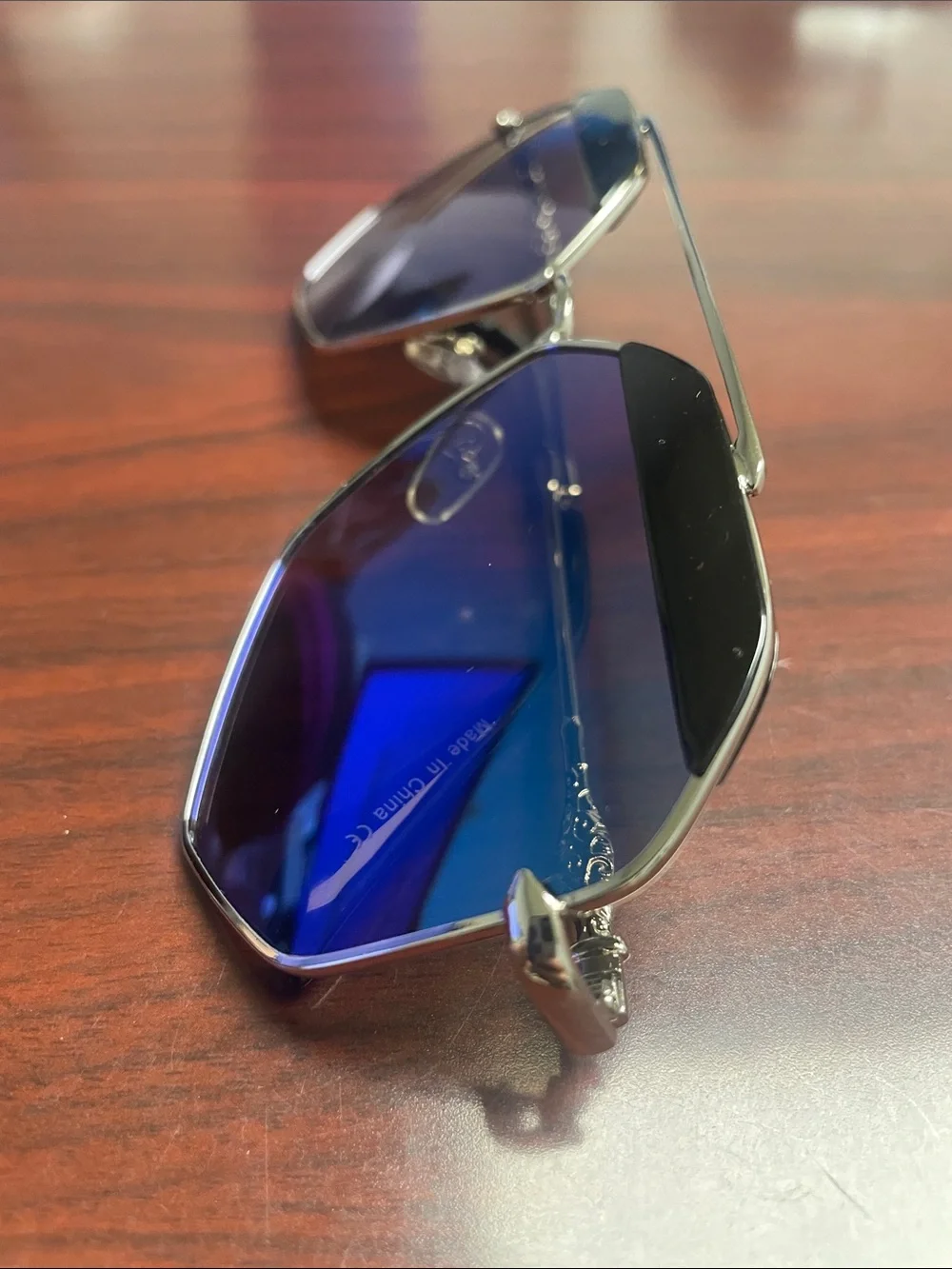 Cramilo Geometric Metal Frame Sunglasses with mirrored Lenses